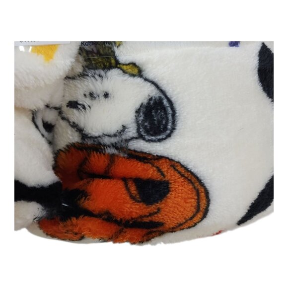 Peanuts Snoopy Halloween Plush Throw Blanket 60x72" Oversized Soft Cozy - Picture 5 of 11
